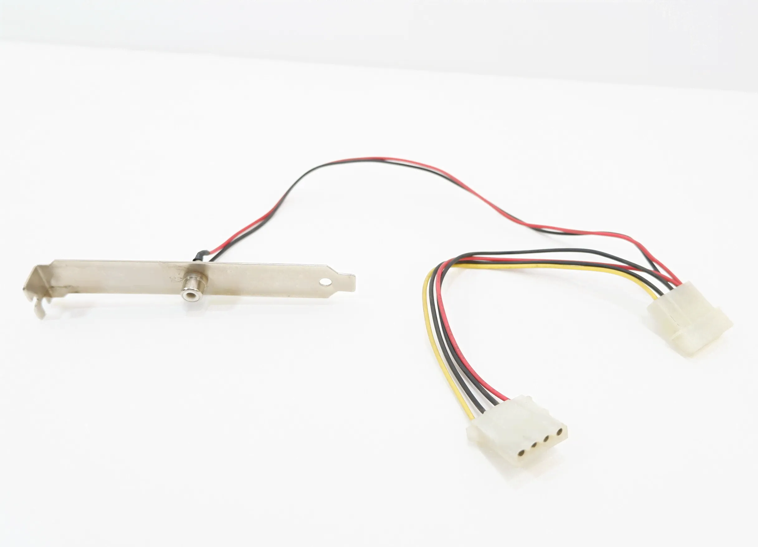 Планка портов в корпус Molex — RCA DC 5v-2