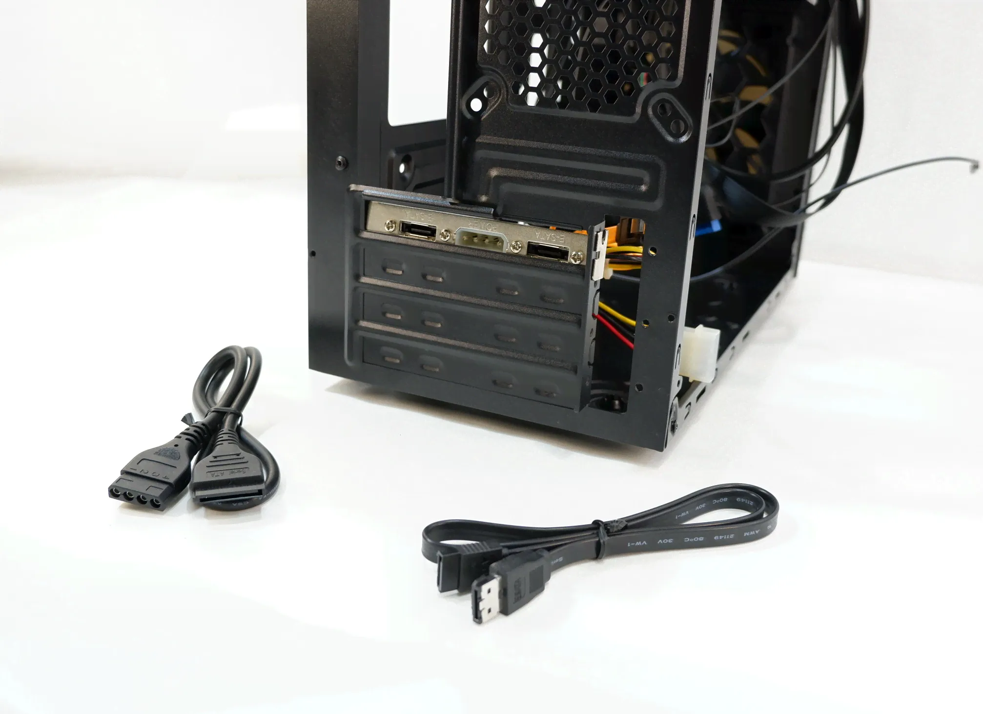 Планка на заднюю панель корпуса 2x E-SATA + Molex-1