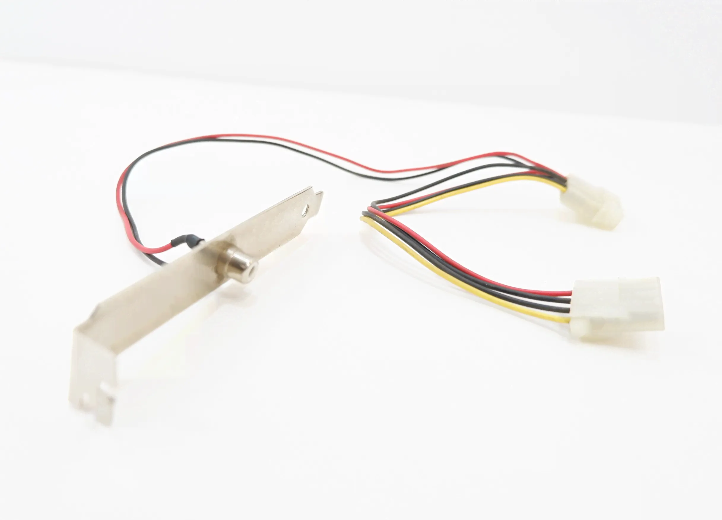 Планка портов в корпус Molex — RCA DC 5v-1